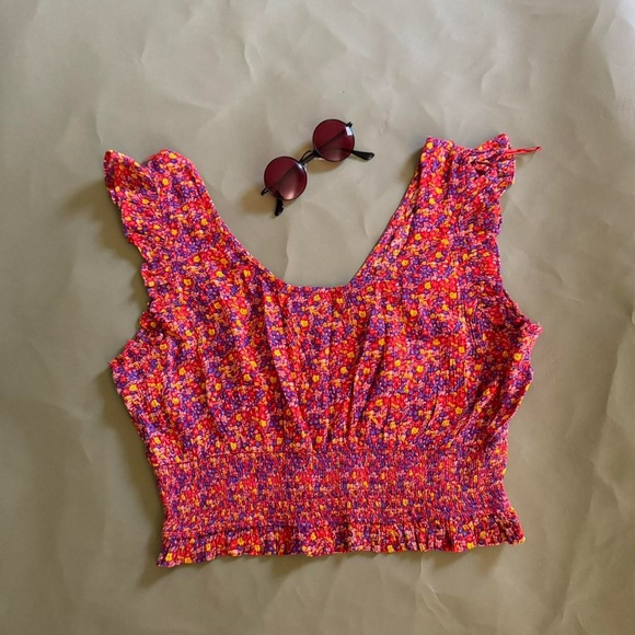 ⭐️ Floral scoop v neck top by patrons of peace - Picture 3 of 5